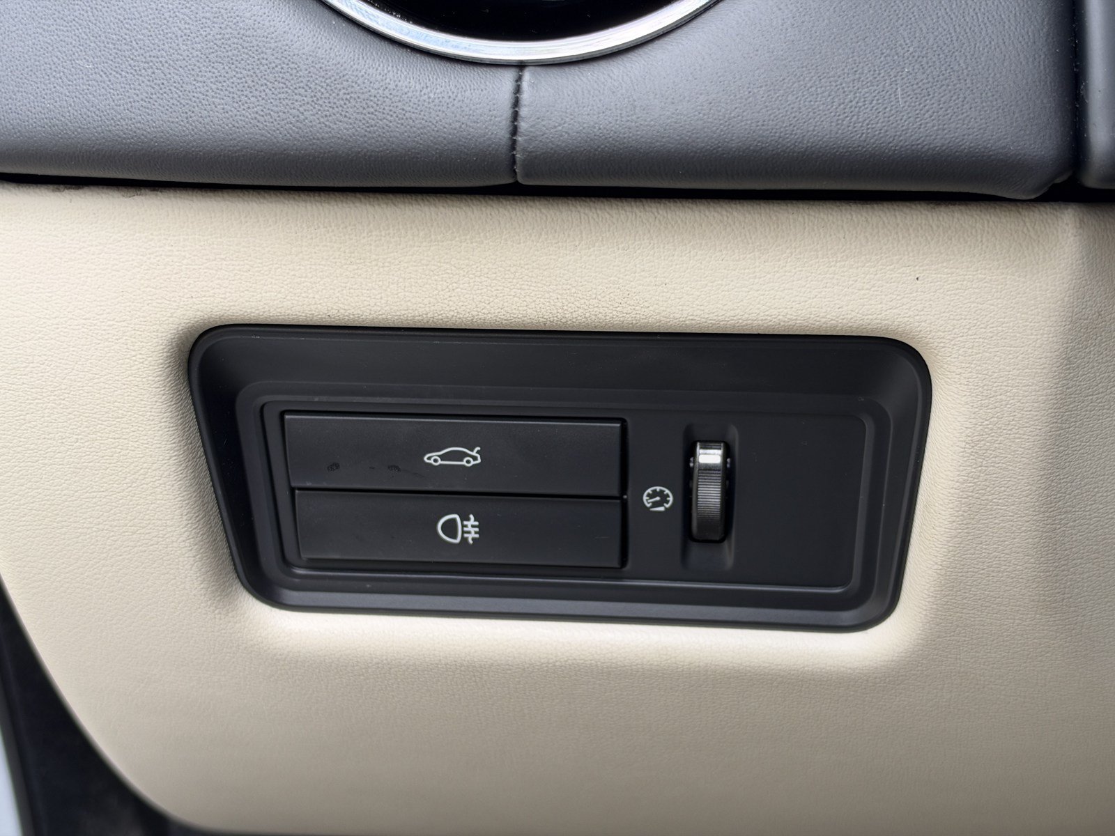 Used 2019 Jaguar XJ R RWD image 19
