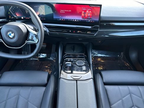 Used 2024 BMW 530i image 15