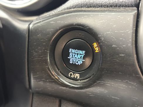 Used 2018 Jeep Grand Cherokee Altitude AWD/4WD image 23
