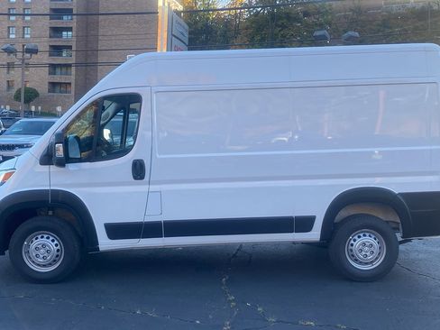 New 2025 RAM ProMaster 1500 w/ Premium Convenience Group image 4