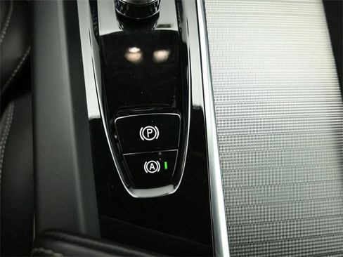 Used 2022 Volvo XC60 T8 R-Design w/ Advanced Package image 19