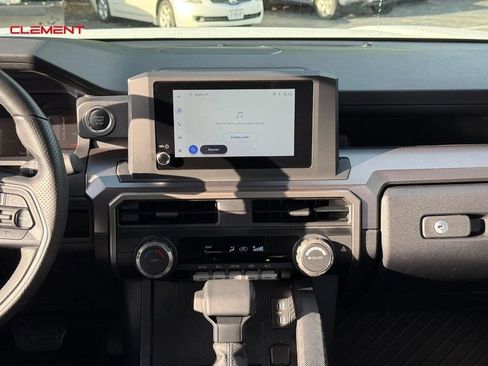 Used 2025 Toyota 4Runner SR5 AWD/4WD image 16