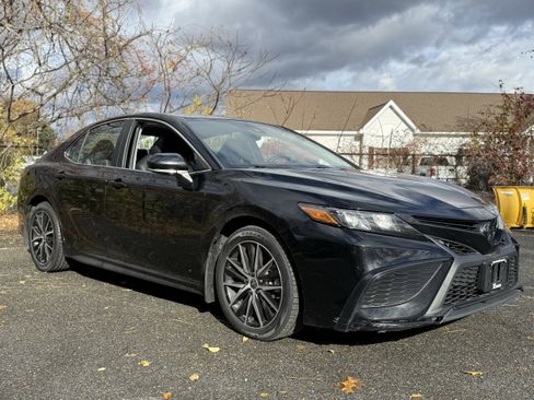 Used 2023 Toyota Camry SE image 12