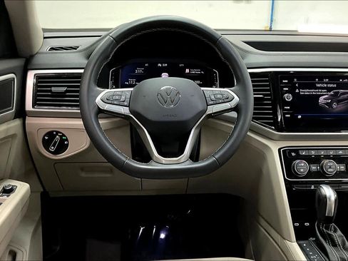 Used 2023 Volkswagen Atlas SE w/ Panoramic Sunroof Package image 7
