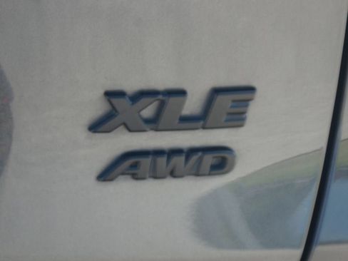 Used 2022 Toyota RAV4 XLE Premium AWD/4WD image 18