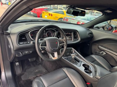 Used 2017 Dodge Challenger GT w/ Driver Convenience Group image 20
