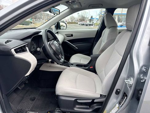 Used 2024 Toyota Corolla Cross L image 11