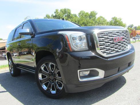 Used 2019 GMC Yukon Denali Ultimate w/ Denali Ultimate Package AWD/4WD image 2