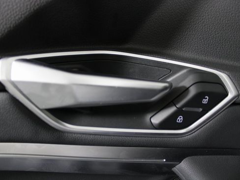 Used 2021 Audi e-tron Premium Plus w/ Premium Plus Package image 23