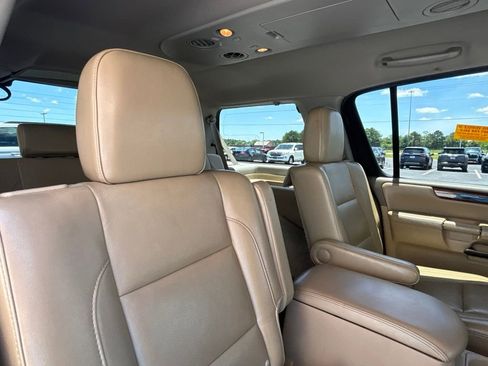 Used 2014 Nissan Armada Platinum w/ 2nd Row Captain Seat Package RWD image 30