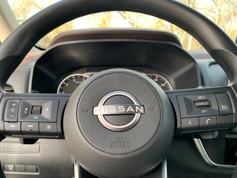 Used 2023 Nissan Rogue S image 27