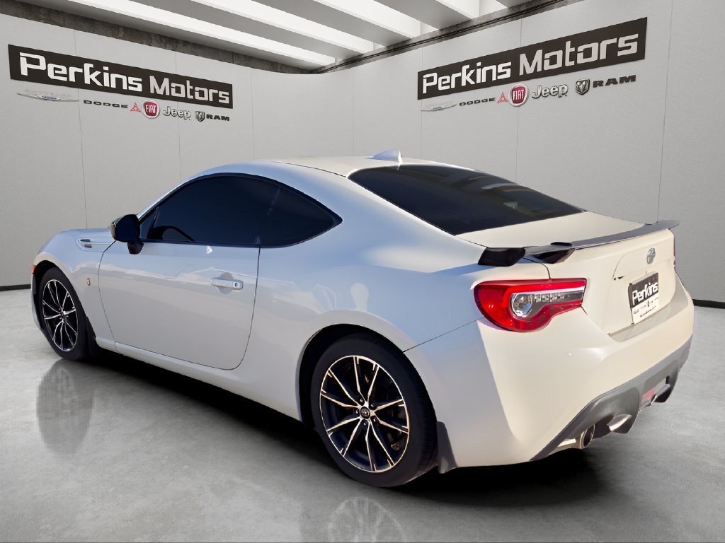 Used 2018 Toyota 86 RWD image 3