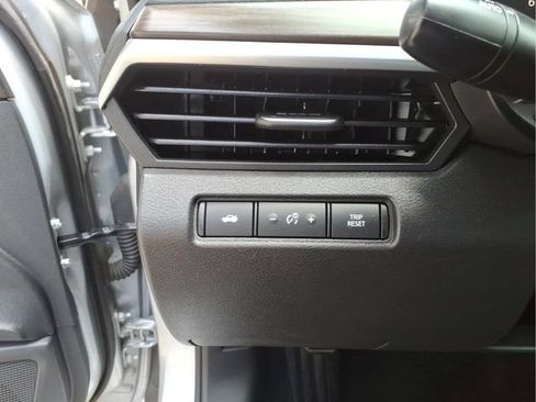 Used 2023 Nissan Altima 2.5 SV FWD image 14