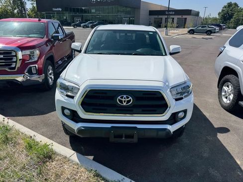 Used 2017 Toyota Tacoma SR5 w/ Tow Package AWD/4WD image 6