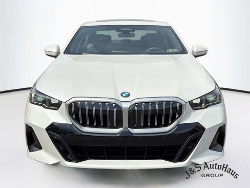 Used 2026 BMW 530i xDrive w/ M Sport Package AWD/4WD image 2