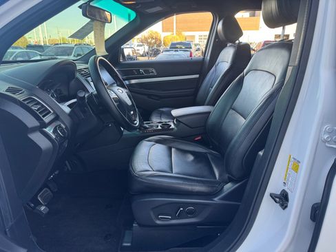 Used 2016 Ford Explorer XLT w/ Equipment Group 202A image 14
