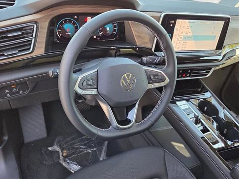 New 2026 Volkswagen Atlas SE image 3