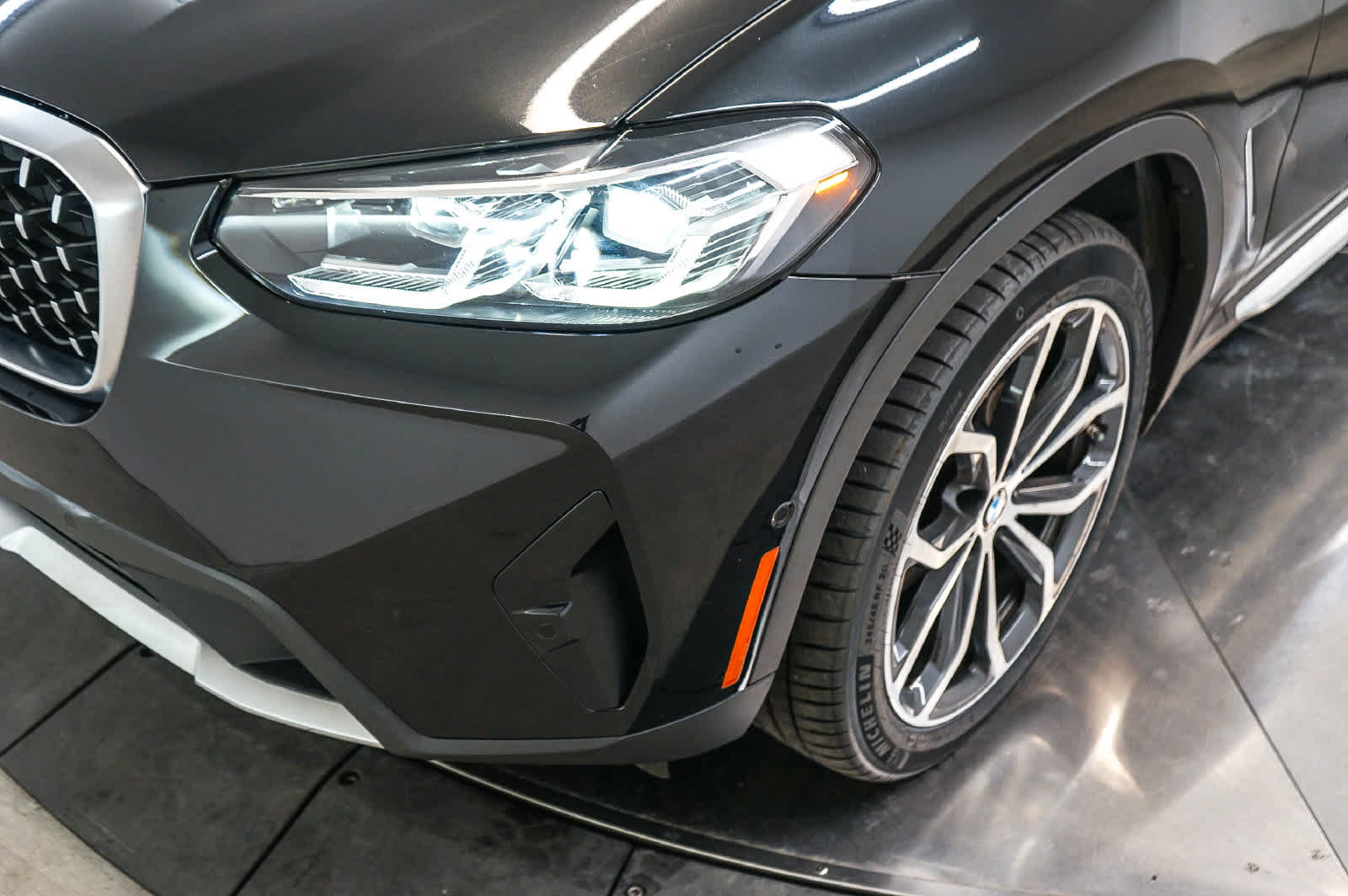 Used 2022 BMW X4 xDrive30i w/ Parking Assistance Package AWD/4WD image 13