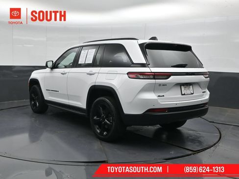 Used 2023 Jeep Grand Cherokee Limited w/ Luxury Tech Group II AWD/4WD image 8