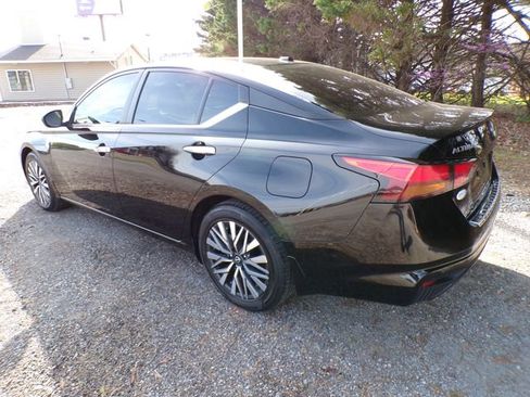 Used 2023 Nissan Altima 2.5 SV image 2