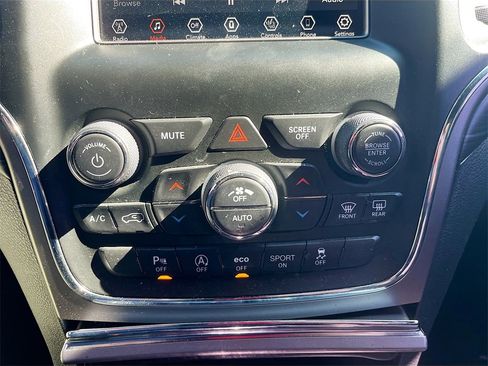 Used 2019 Jeep Grand Cherokee Laredo image 15