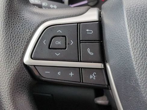 Used 2023 Toyota Highlander L FWD image 23