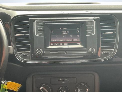 Used 2018 Volkswagen Beetle S image 6