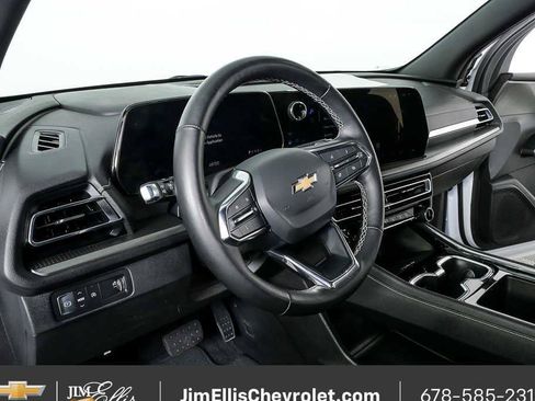 Certified 2025 Chevrolet Traverse LT FWD image 4