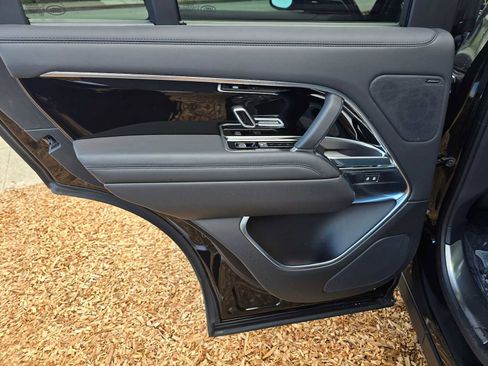 Used 2023 Land Rover Range Rover SE image 18