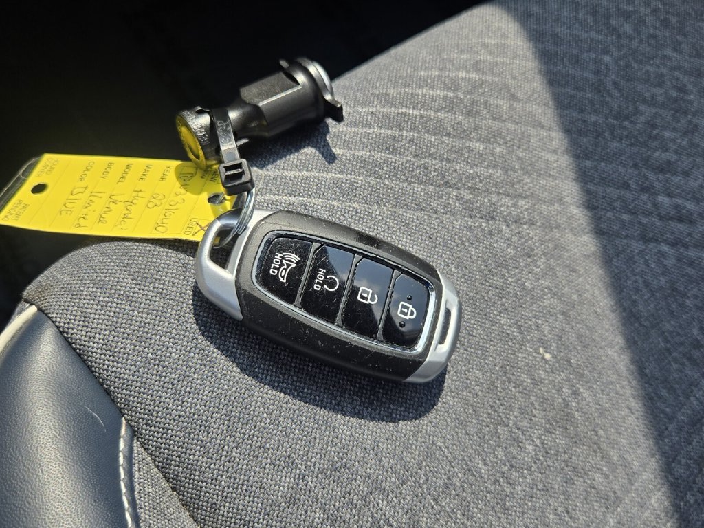 Used 2023 Hyundai Venue Limited FWD image 18