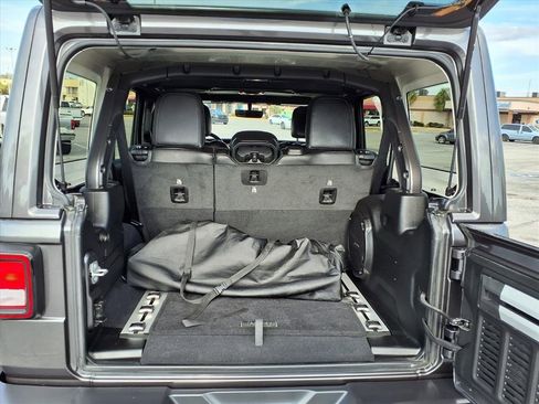 Used 2022 Jeep Wrangler Unlimited Rubicon w/ Cold Weather Group image 21