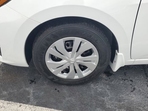 New 2025 Nissan Versa S image 4