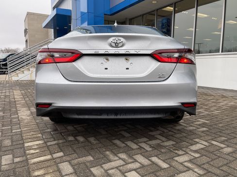 Used 2022 Toyota Camry LE image 4