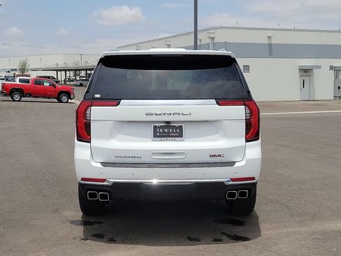 Used 2025 GMC Yukon Denali AWD/4WD image 4