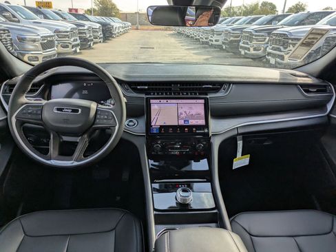 New 2025 Jeep Grand Cherokee Limited image 15