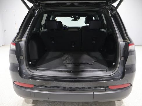 Used 2023 Jeep Grand Cherokee Altitude AWD/4WD image 20