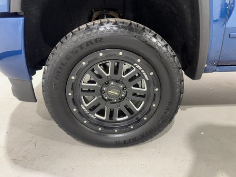 Used 2017 GMC Sierra 1500 SLT w/ All-Terrain Package AWD/4WD image 9