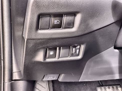 Used 2020 Toyota C-HR XLE image 29