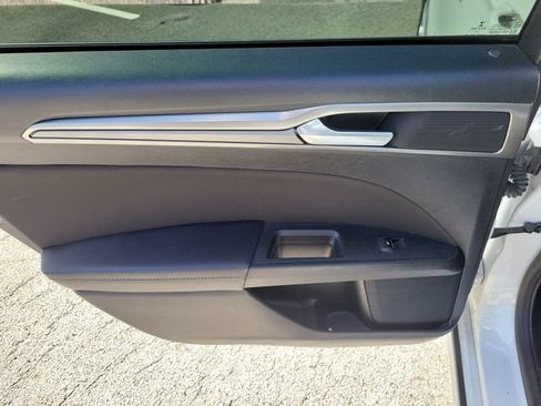 Used 2020 Ford Fusion SE FWD image 9