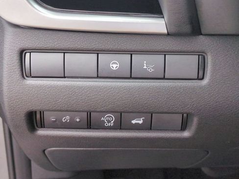 Certified 2025 Nissan Rogue SL w/ SL Premium Package FWD image 19