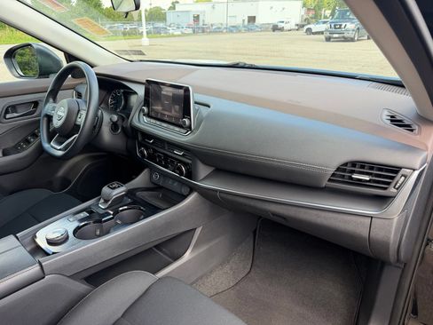 Used 2023 Nissan Rogue S AWD/4WD image 35