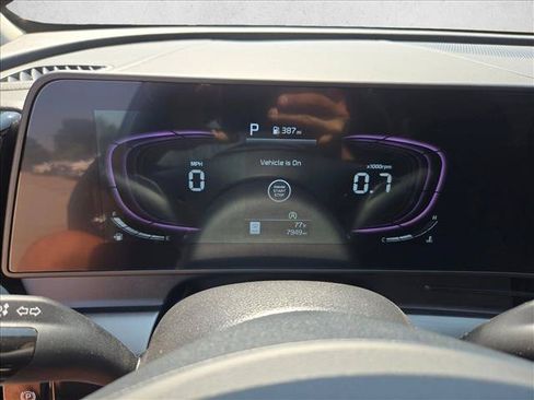 Used 2025 Kia Sportage EX FWD image 11