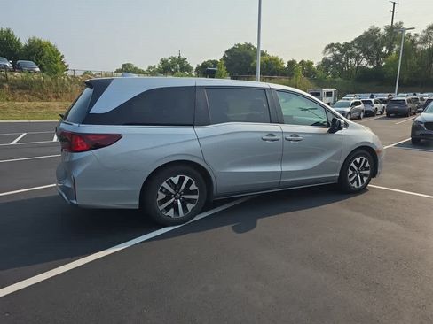 Used 2025 Honda Odyssey EX-L image 3