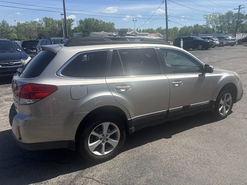 Used 2014 Subaru Outback 2.5i Premium AWD/4WD image 5