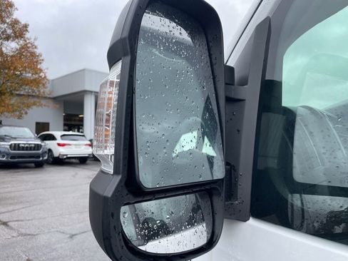 Used 2025 RAM ProMaster 2500 w/ Convenience Group image 12