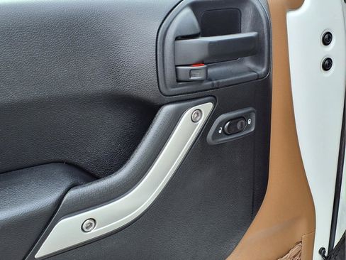 Used 2014 Jeep Wrangler Unlimited Sahara w/ Connectivity Group image 4