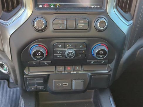 Used 2022 Chevrolet Silverado 2500 LT w/ Convenience Package image 18