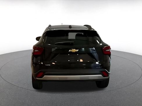Used 2025 Chevrolet Trax LT w/ LT Convenience Package FWD image 12