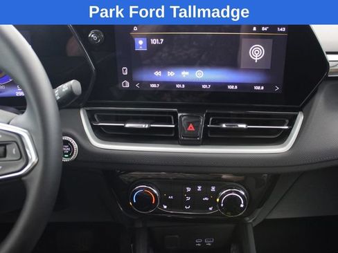 Used 2025 Chevrolet TrailBlazer LT w/ LT Cold Weather Package AWD/4WD image 16