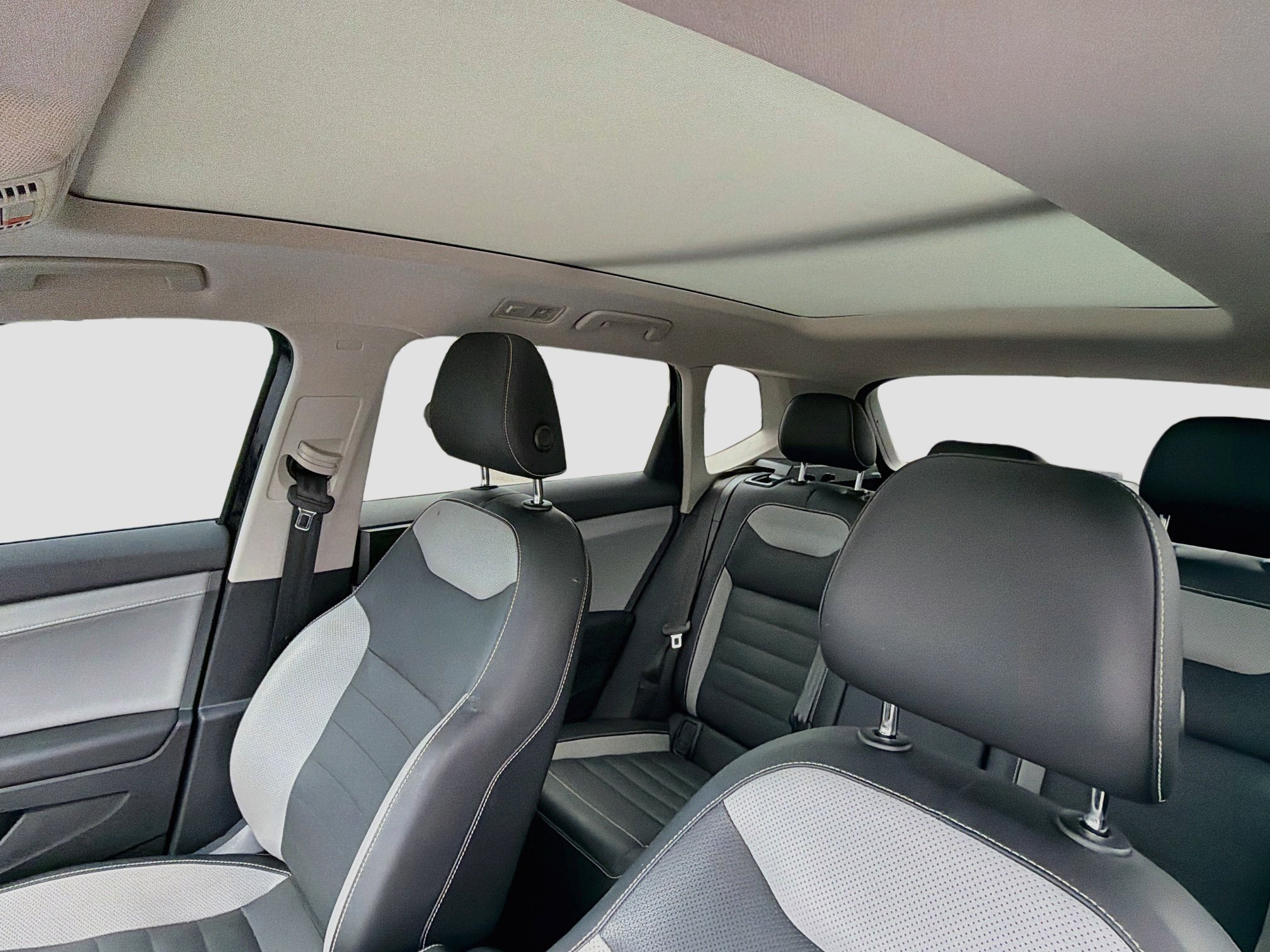 Used 2022 Volkswagen Taos SEL w/ Panoramic Sunroof Package FWD image 26